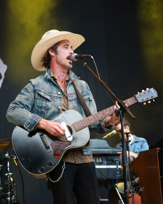 Audience at a Ryan Bingham concert